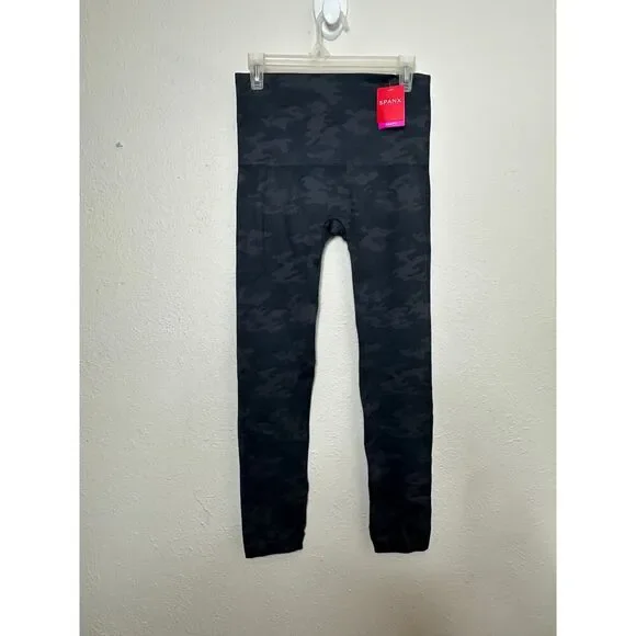 SPANX Woman's  Size 1X Black Camo Smeamless Look At Me Now Leggings - Picture 2 of 9